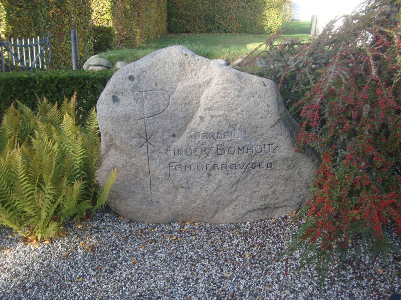 Anders Bomholt's familiegravsted.JPG